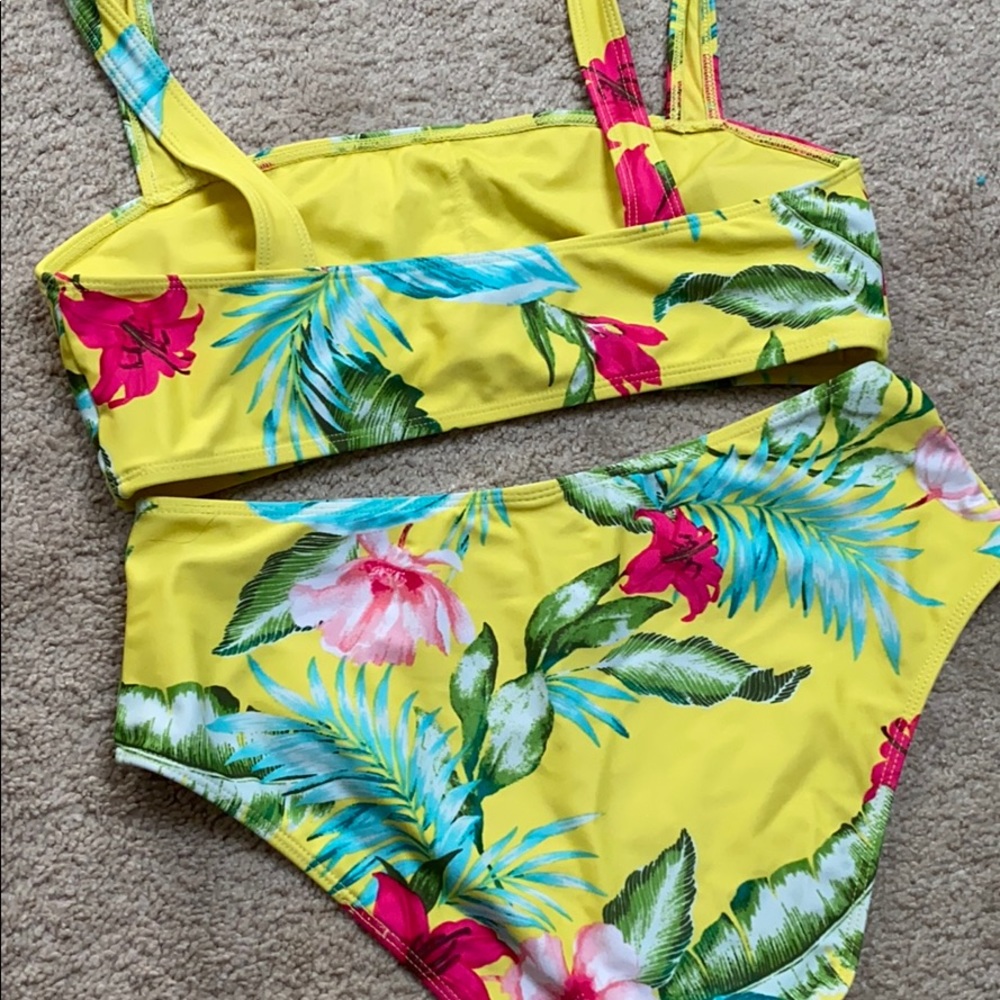 High-Waisted Bikini Set - Picture 3 of 3